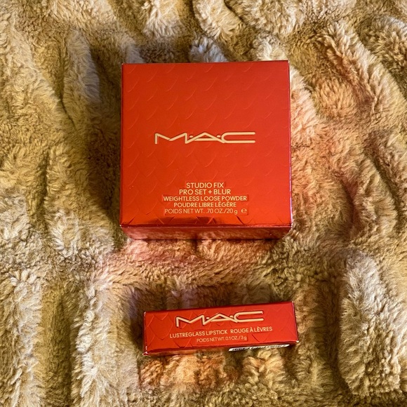 M•A•C 😍 LOVE STRUCK😍 Limited Edition SET! - Picture 13 of 15